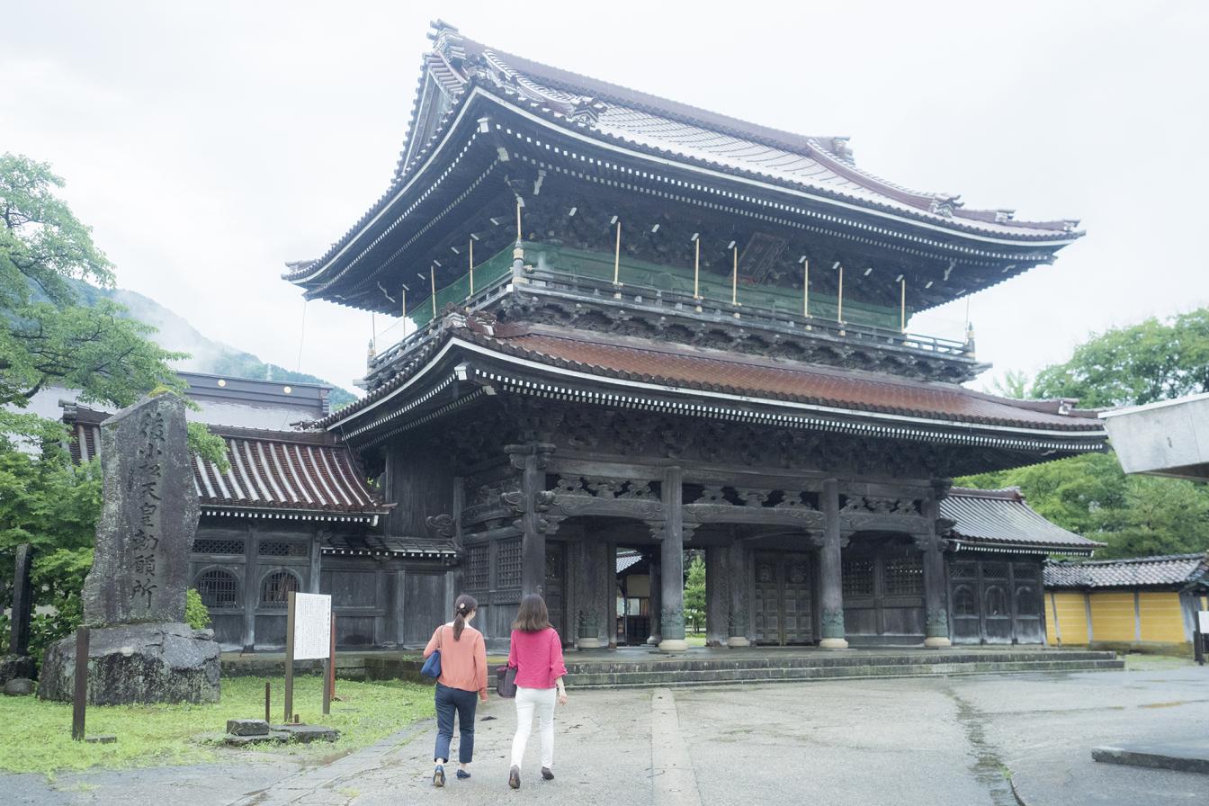 歴史ある瑞泉寺と八日町通りを歩く(南砺市井波) | 特集 | 【公式】富山県の観光/旅行サイト「とやま観光ナビ」