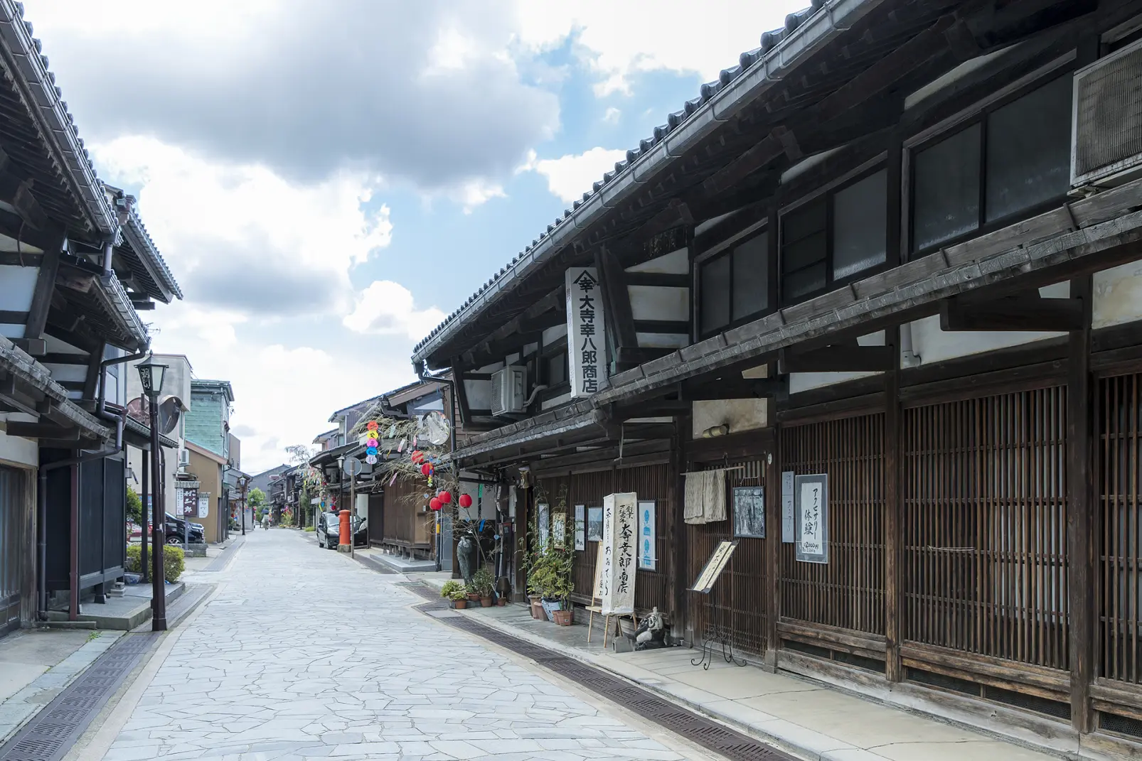 高岡市金屋町と山町筋までのアクセス方法-1