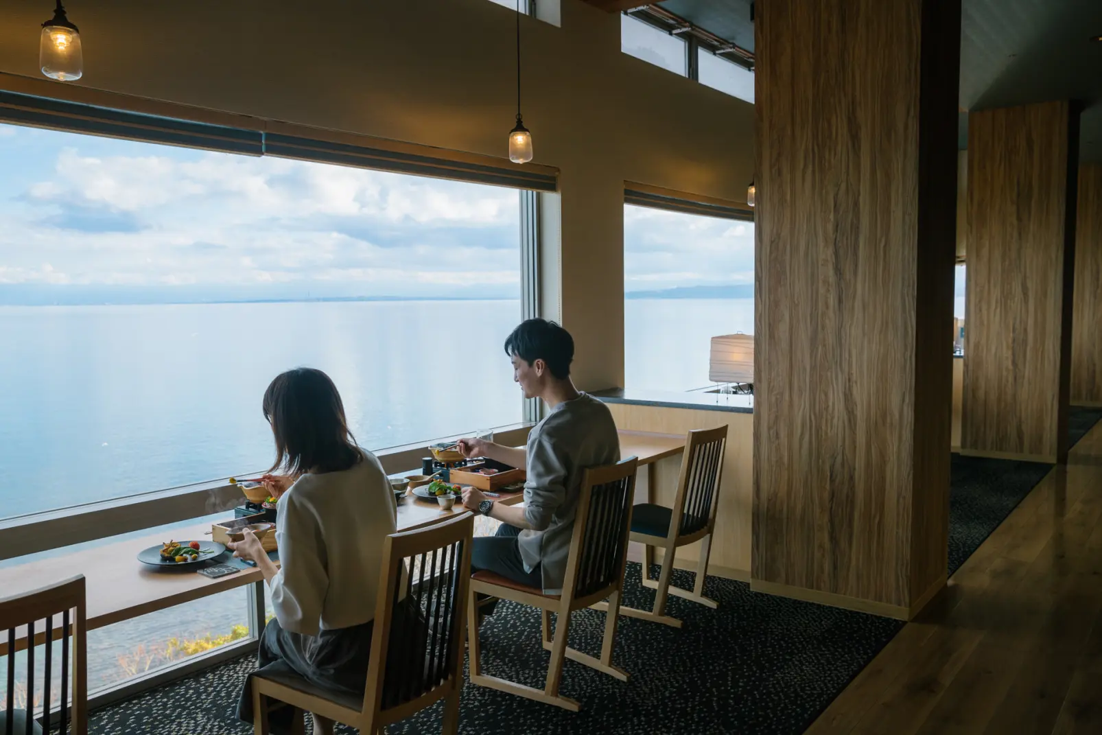 富山湾を眺めながら、冬の王者「ひみ寒ぶり」を堪能（氷見温泉郷）-2