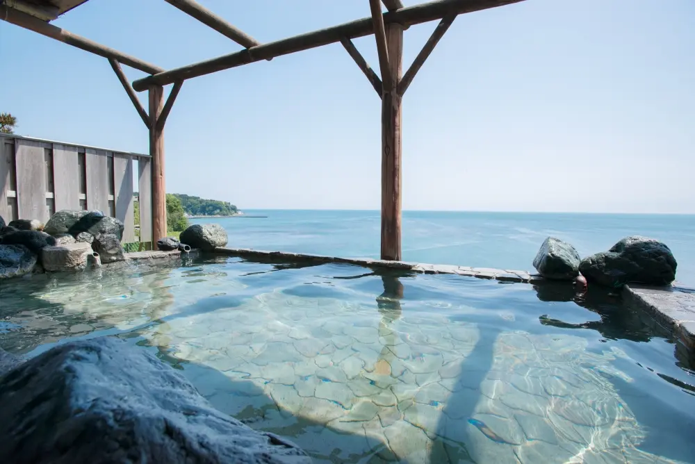 富山湾を眺めながら、冬の王者「ひみ寒ぶり」を堪能（氷見温泉郷）-6