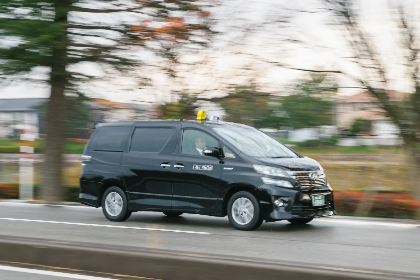おもてなしドライバーの運転で、安全で快適な旅を-1