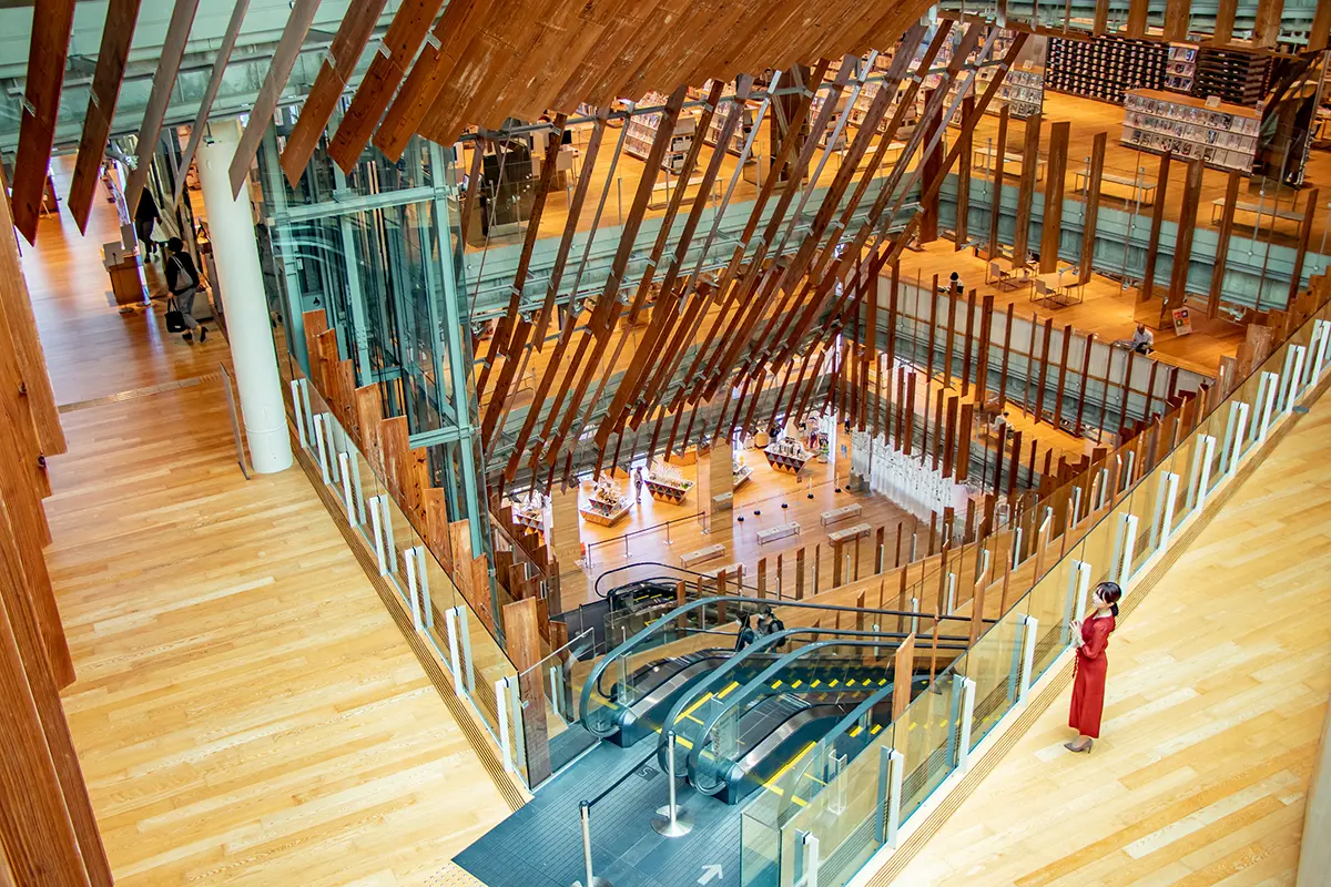 富山市ガラス美術館-2