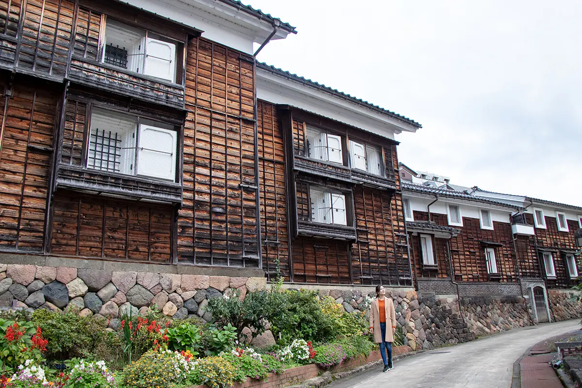 城端（城端別院 善徳寺・土蔵群 蔵回廊・じょうはな織館）-2