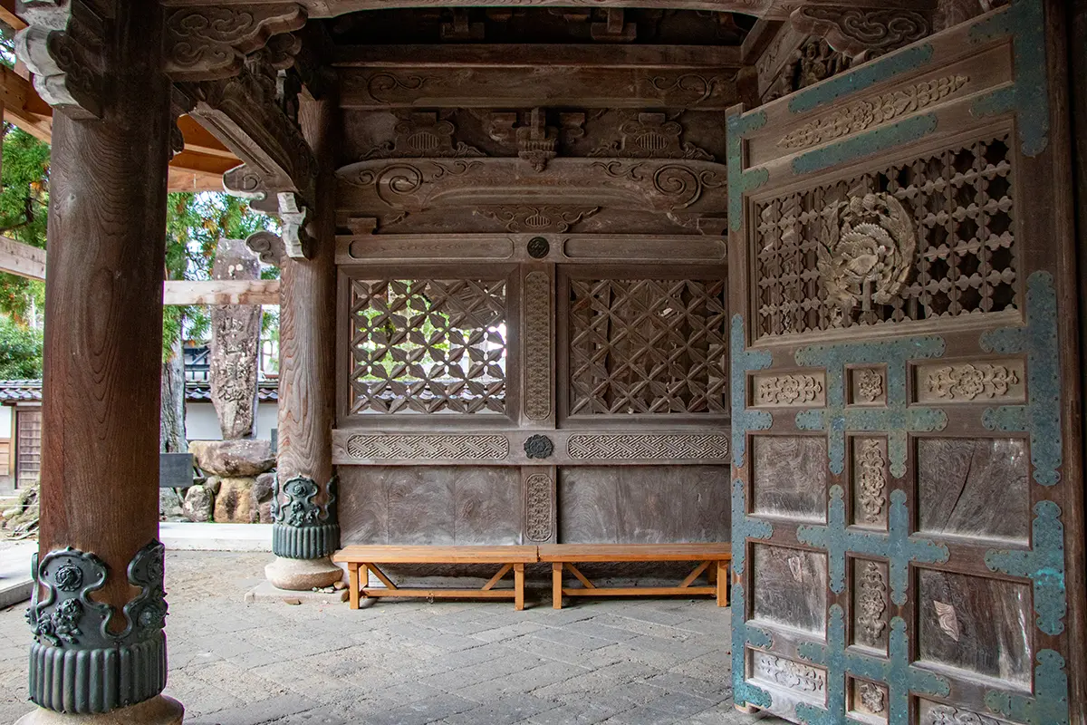 城端（城端別院 善徳寺・土蔵群 蔵回廊・じょうはな織館）-1