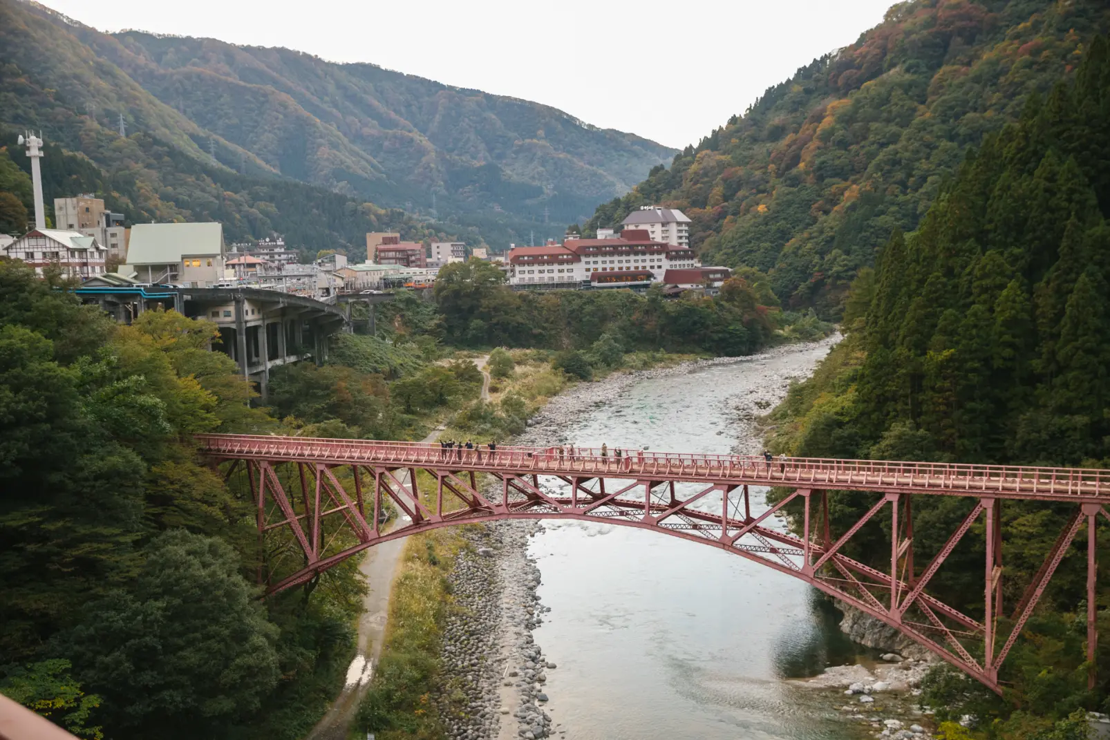 トロッコ電車で宇奈月温泉へ-2