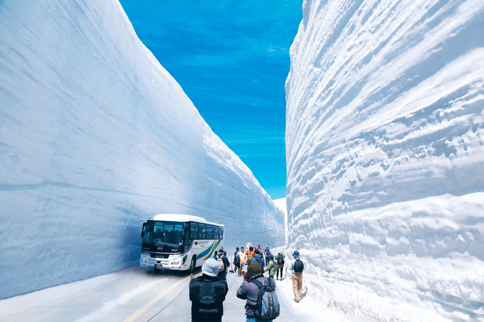 The iconic “Snow Walls” of Murodo-0
