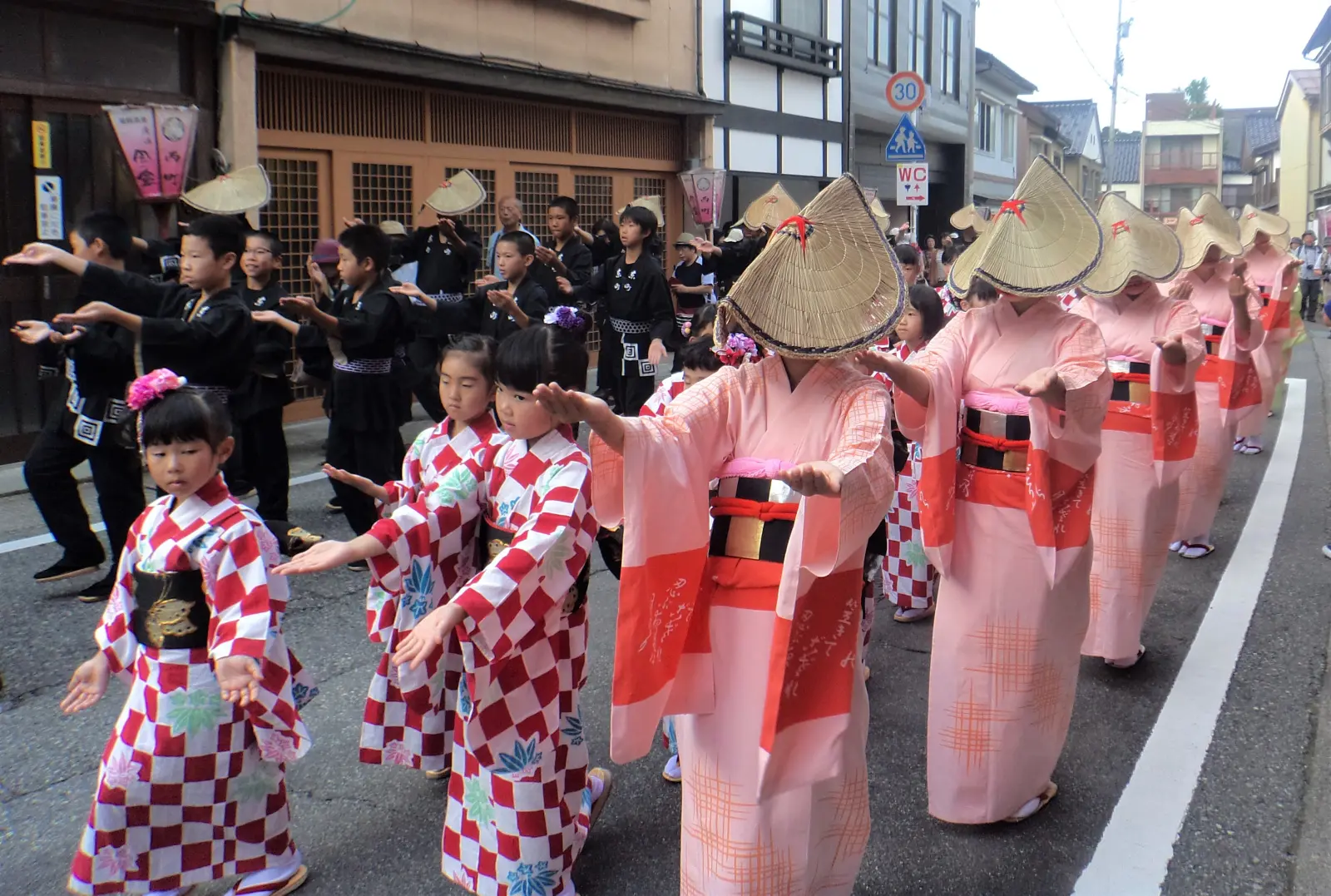 旅の魅力を耳で感じる！ 富山を代表する民謡「おわら」「こきりこ