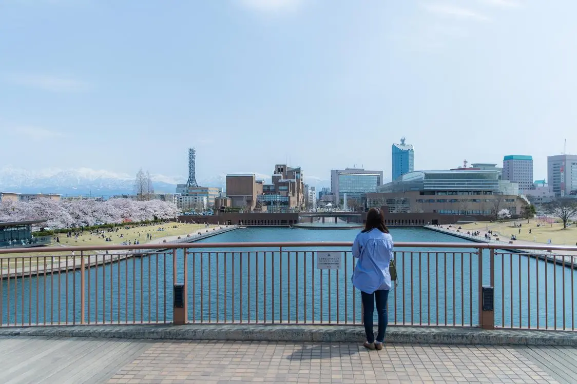 An Oasis of Healing Water and Greenery a Mere 10-minute Walk from Toyama Station-2