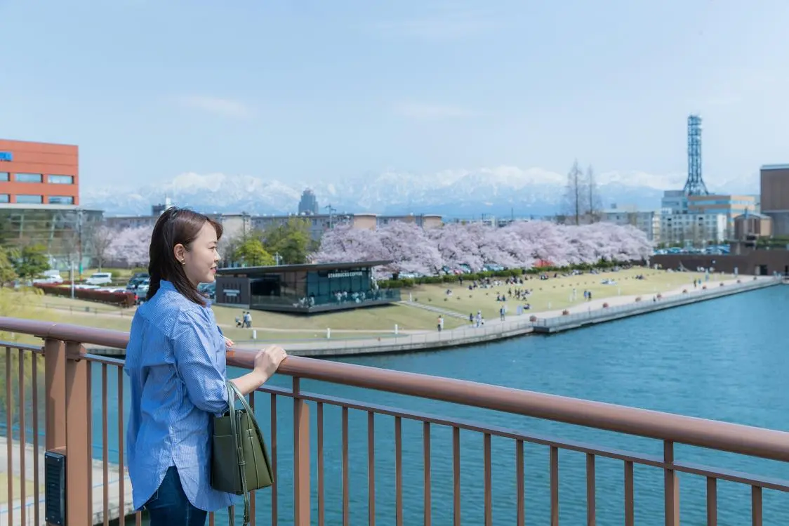 An Oasis of Healing Water and Greenery a Mere 10-minute Walk from Toyama Station-1