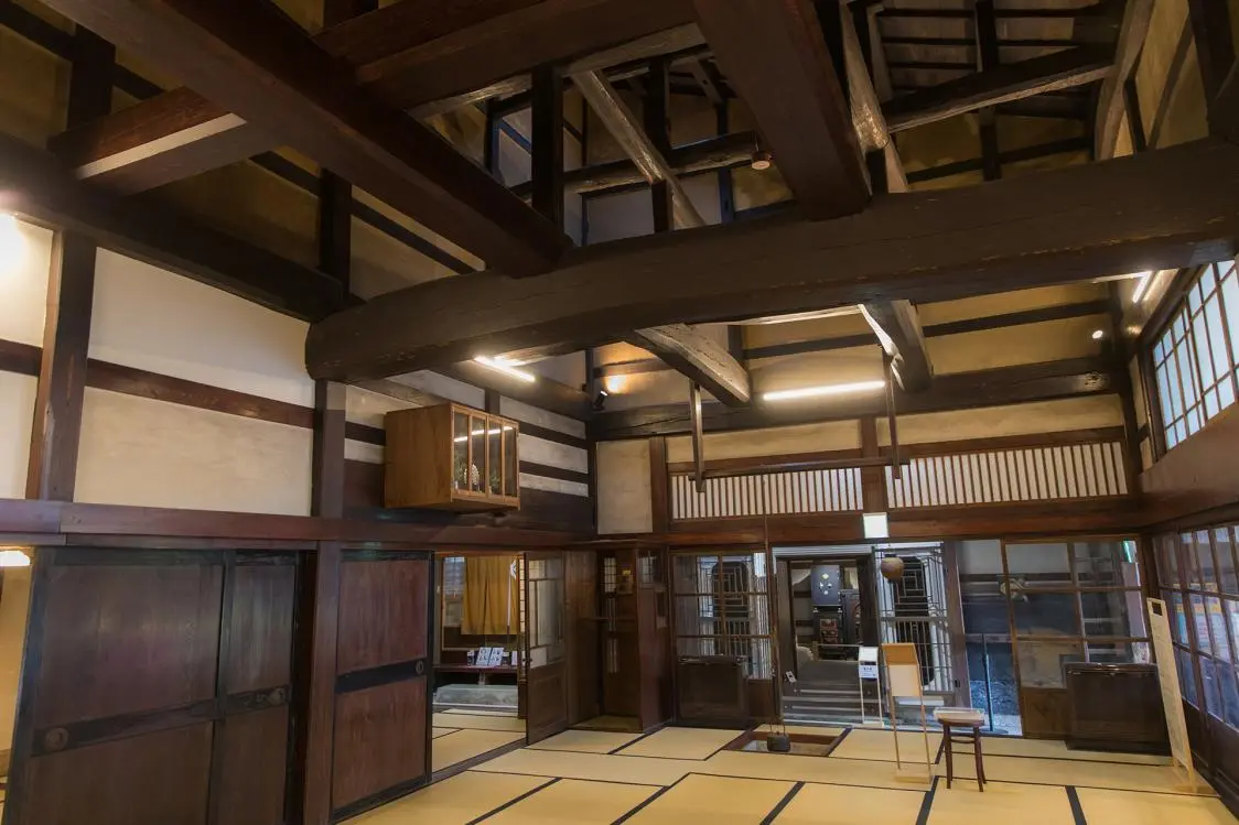 Visit the "Doshoya Baba Family," a shipping agent that made its fortune through the Kitamaebune trade.-1