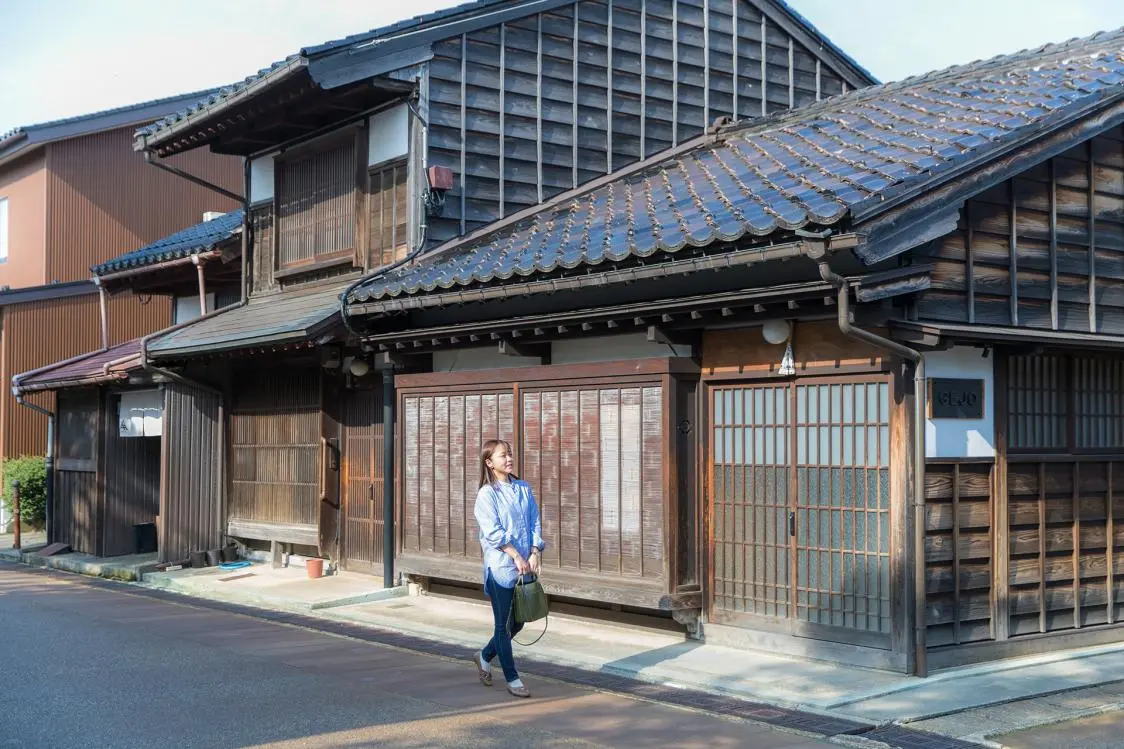 Head to Iwasehama Station on the Toyama Chiho Railway after Viewing Iwase-0