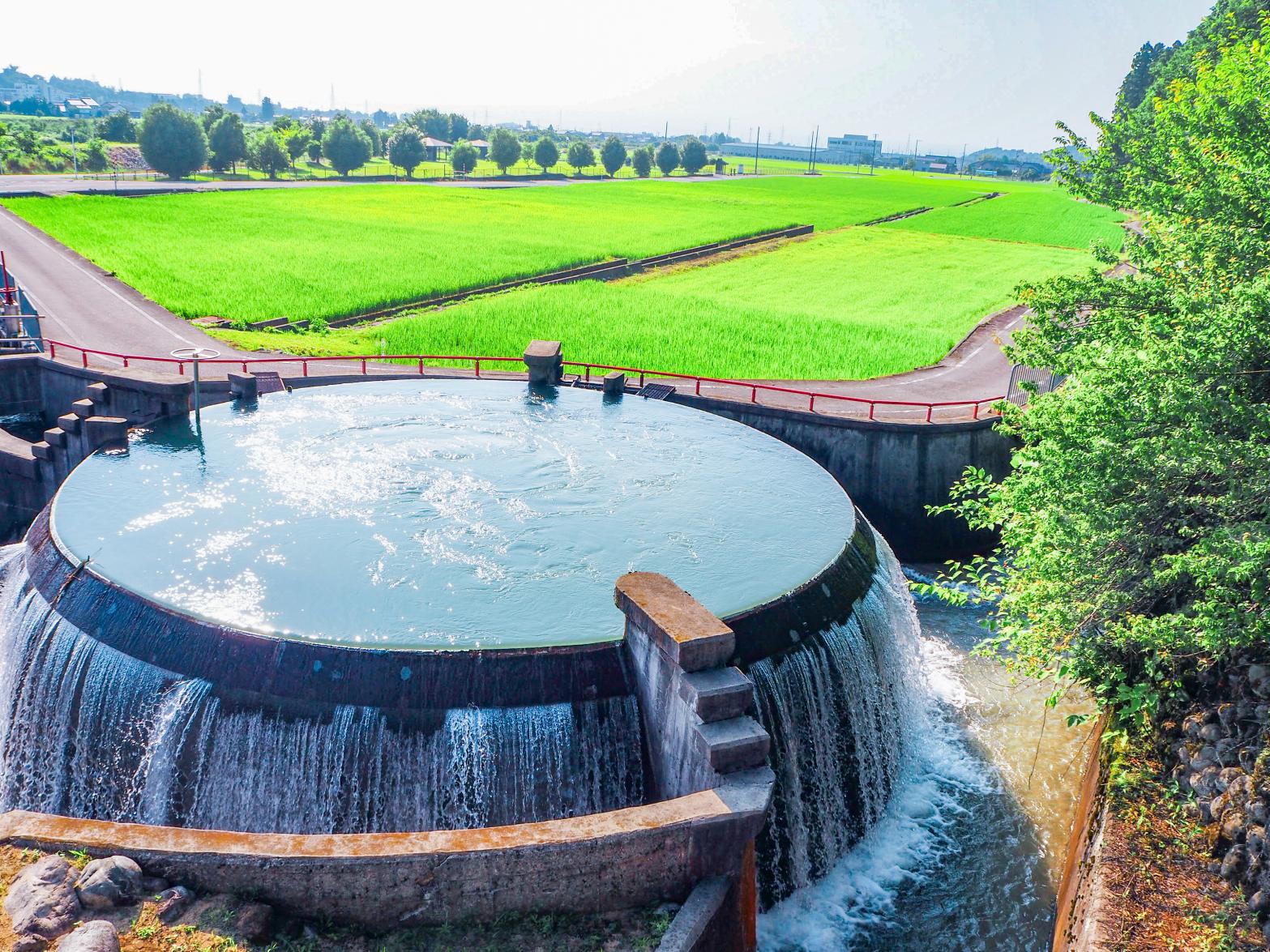 The Most Beautiful Cylindrical Diversion Tank in Japan-0
