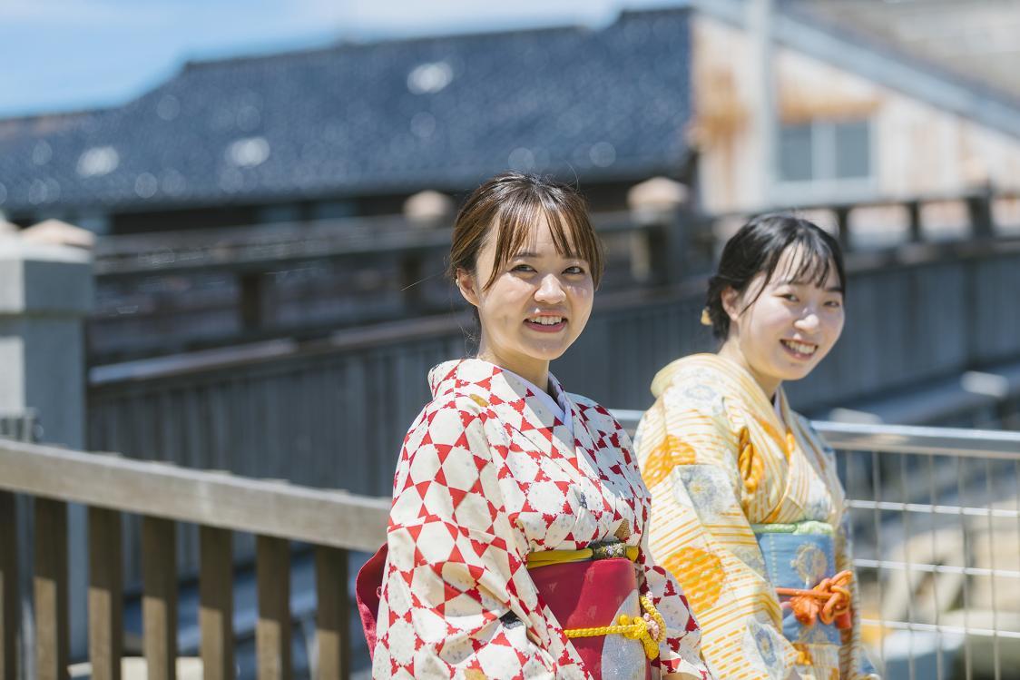 A Leisurely Walk in a Nostalgic Fishing Town While Dressed in a Kimono-0