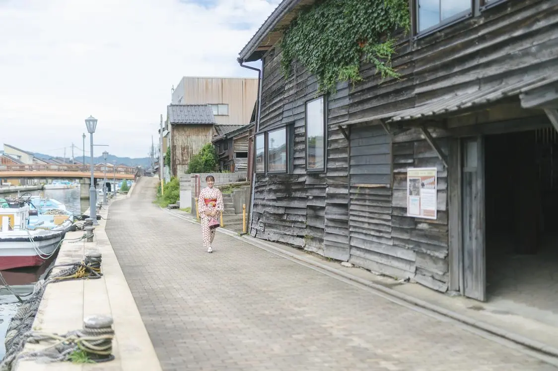 แวะผ่อนคลายที่ Banya café คาเฟ่ในอาคารค้าส่งเรืออายุกว่า 100 ปี ที่ได้รับการปรับปรุงใหม่-0