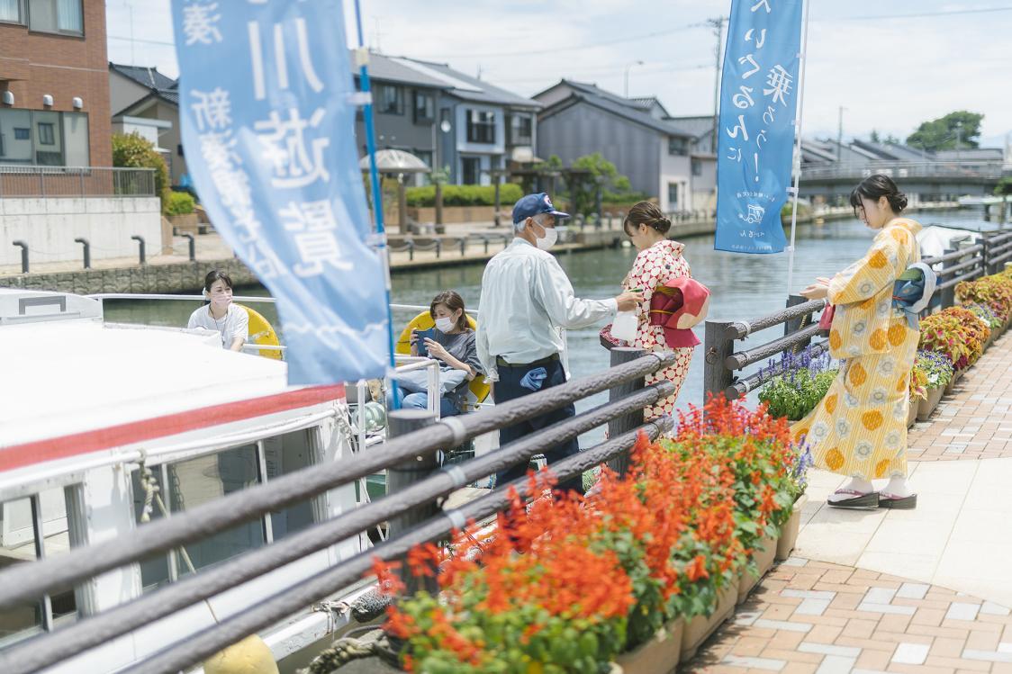 Hop Onboard the “Shinminato Sightseeing Cruise” from “Kawanoeki Shinminato” and Cruise Toyama Bay-1