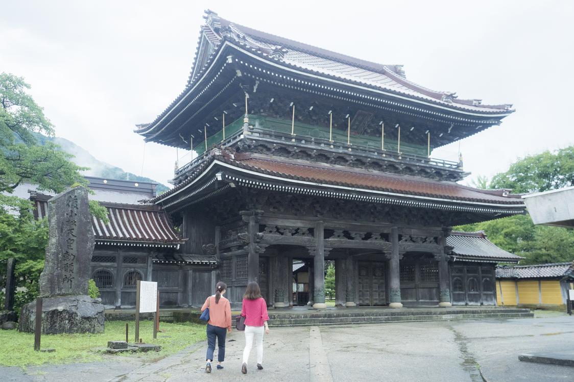 Inami, a Town of Wood Carvings, Born Along with the History of Zuisenji Temple-2