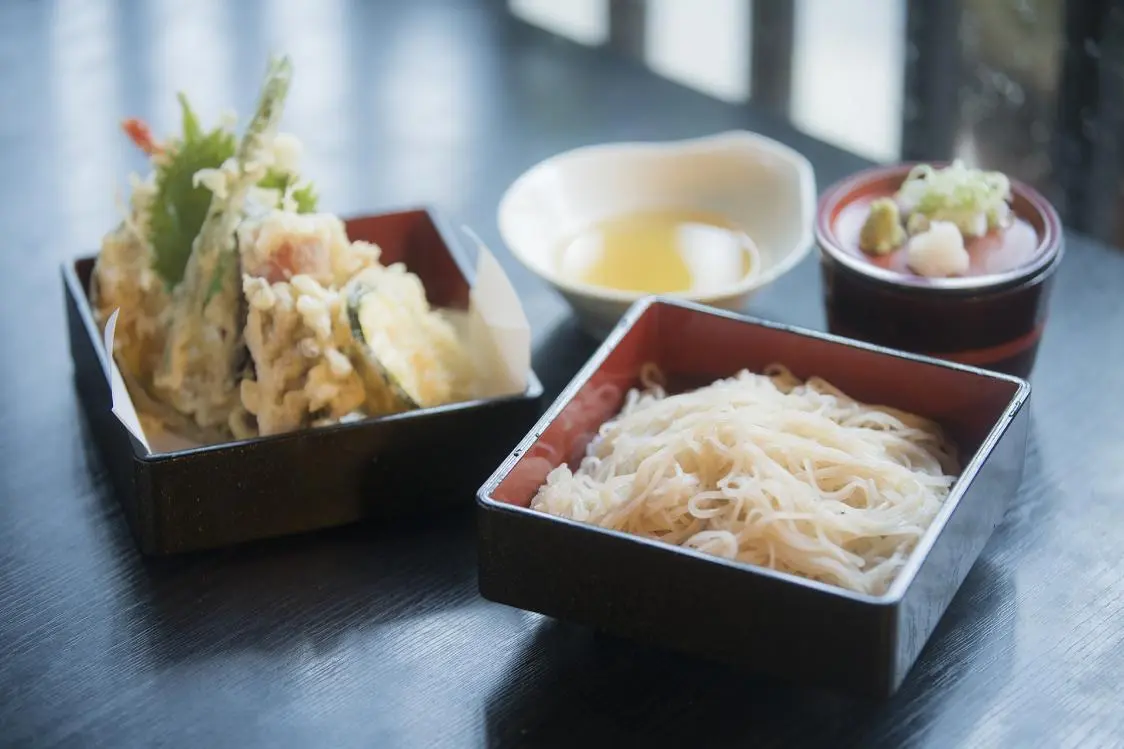 อิ่มอร่อยกับเมนูท้องถิ่นตั้งแต่หน้าประตูซุยเซ็นจิ-0