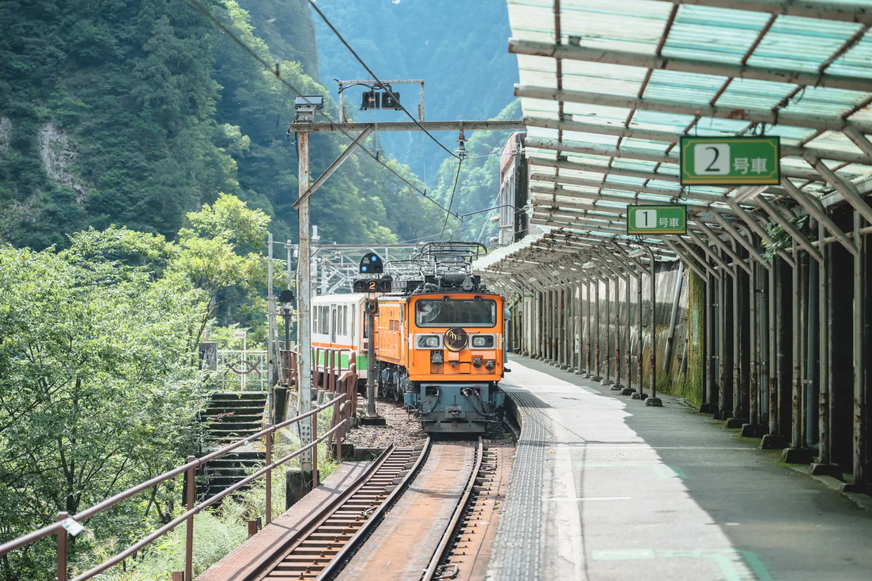 黒部峡谷トロッコ電車-0