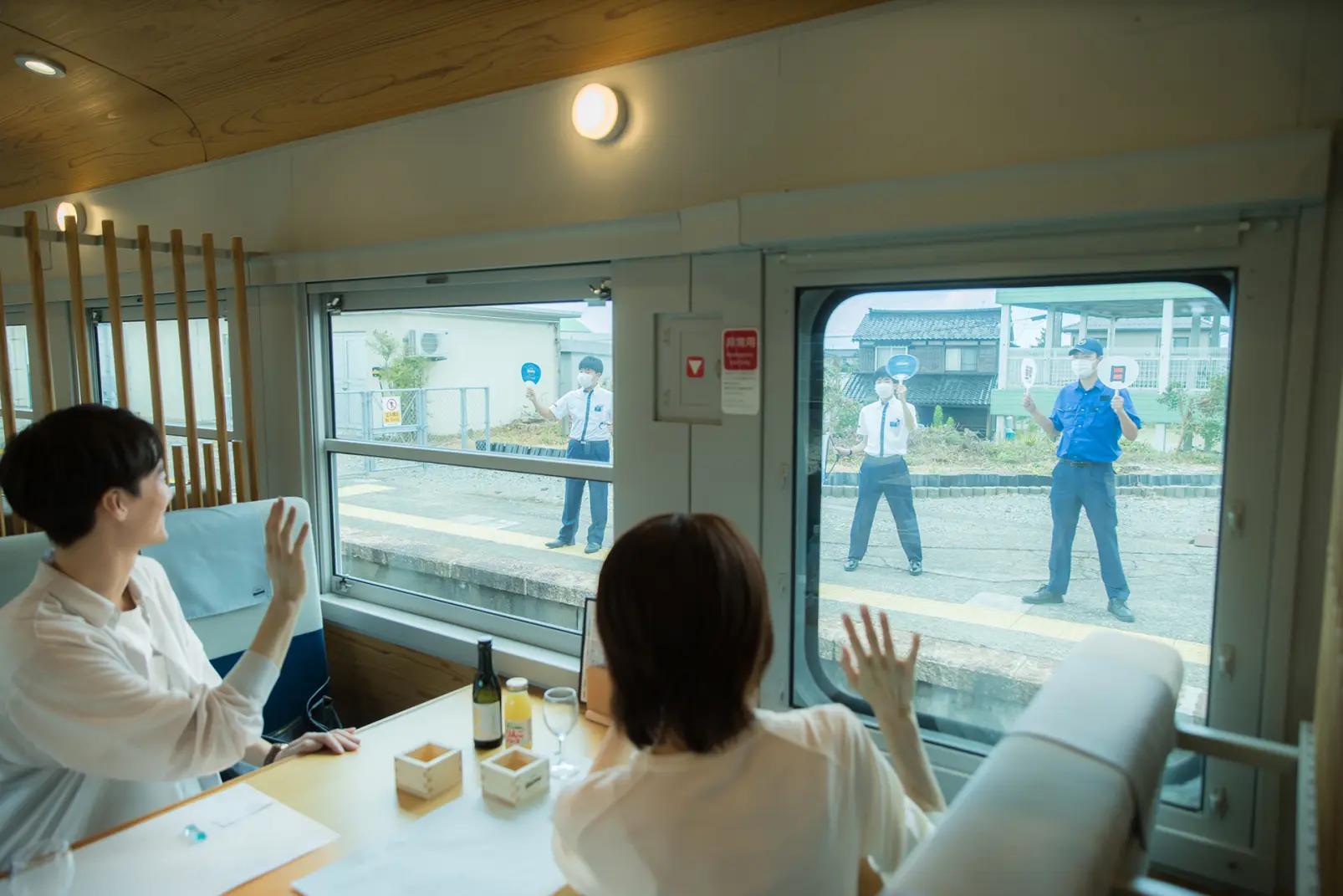 折返しの泊駅、途中の魚津駅に停車-2