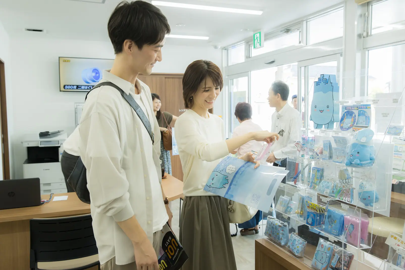折返しの泊駅、途中の魚津駅に停車-4