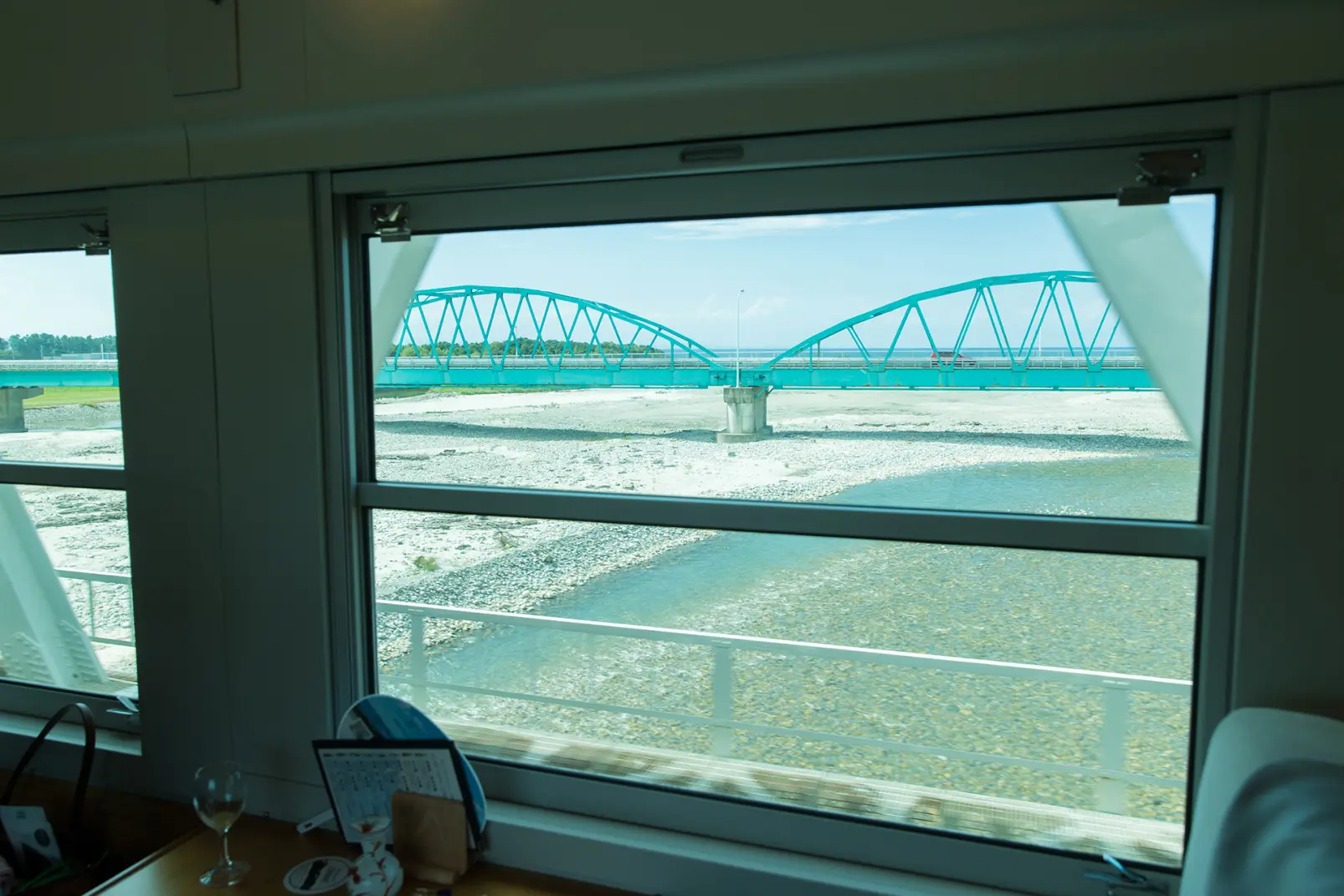 車窓から富山の景色を満喫-2