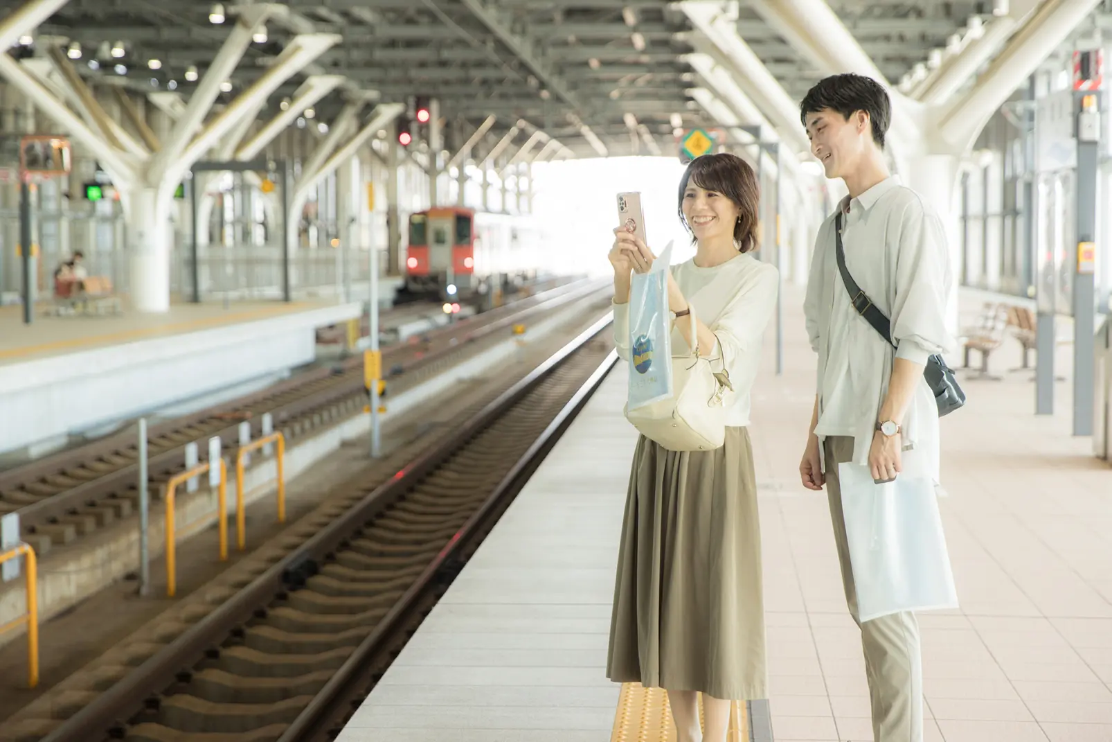 思い出いっぱいの観光列車から下車-1