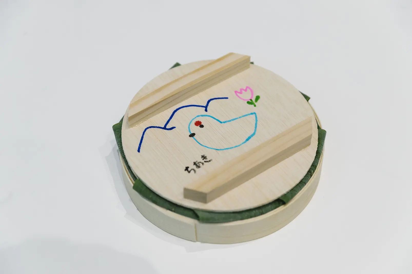 蓋に手書きのイラストを描いて、自分の目印に-0