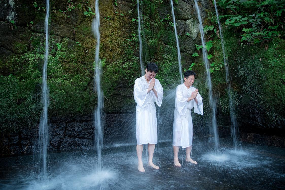 Put Your Hands Together, Concentrate, and Let Roppondaki Waterfall Hit You-2