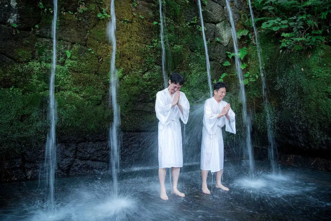 Put Your Hands Together, Concentrate, and Let Roppondaki Waterfall Hit You-2