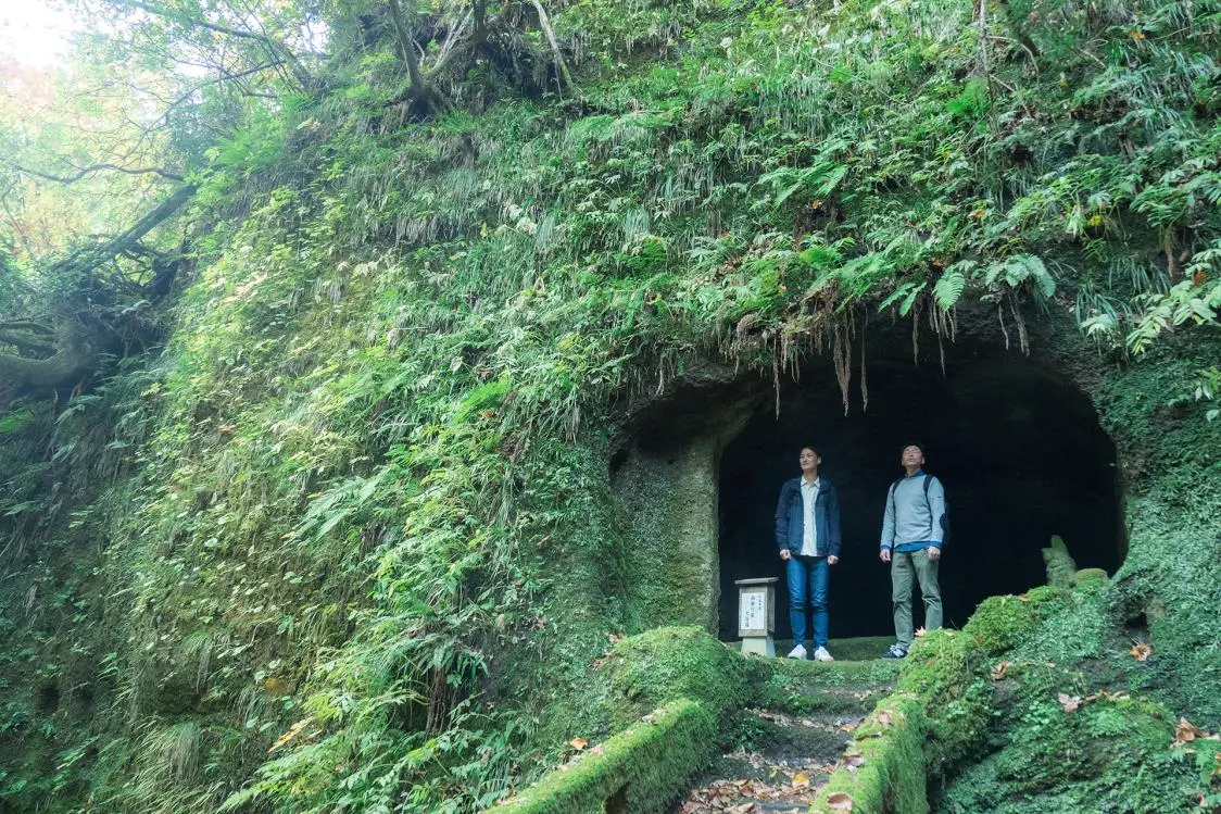 Head Deeper into Sengankei, Surrounded by Deep Green-1