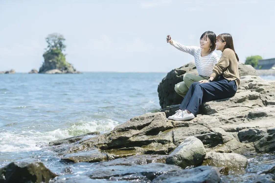Enjoy the Spectacular View Representative of Toyama from the Amaharashi Coast-0