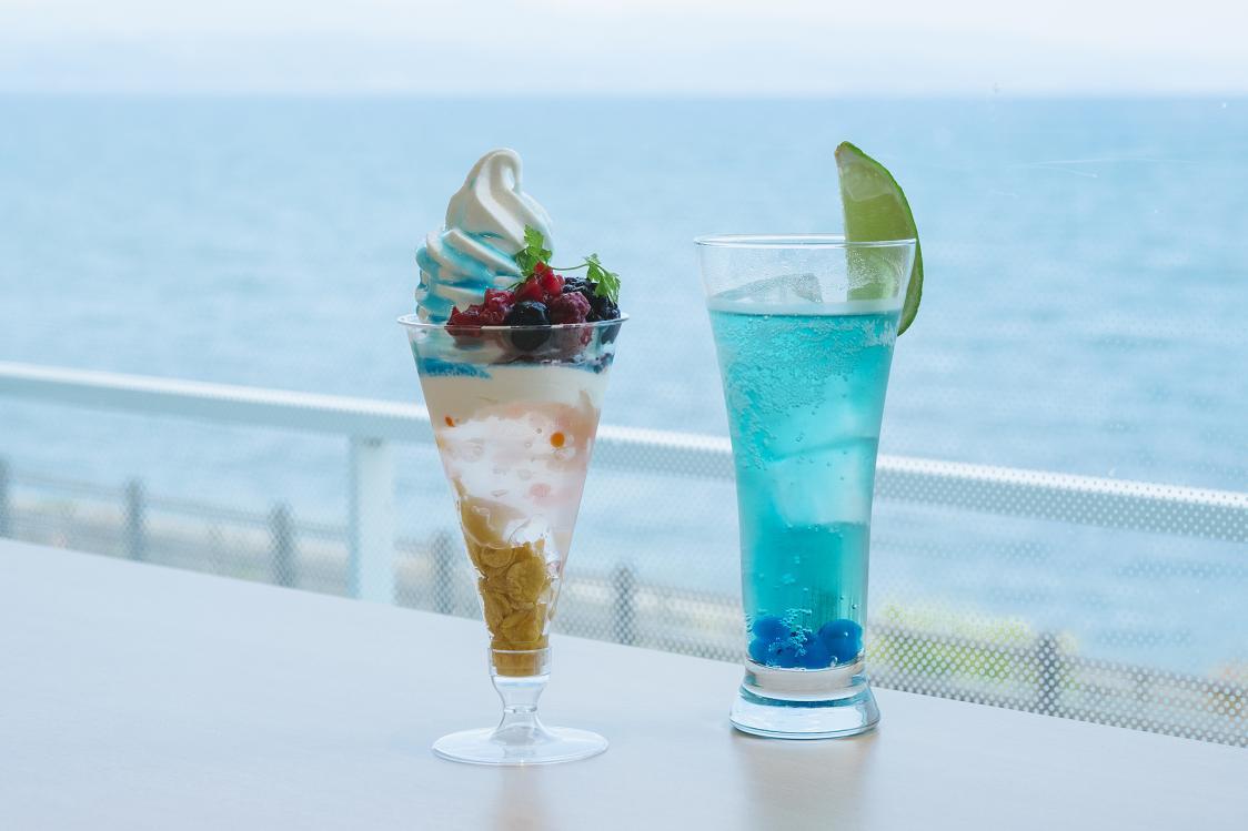 Cool Desserts at a Special Spot Overlooking the Ocean-0