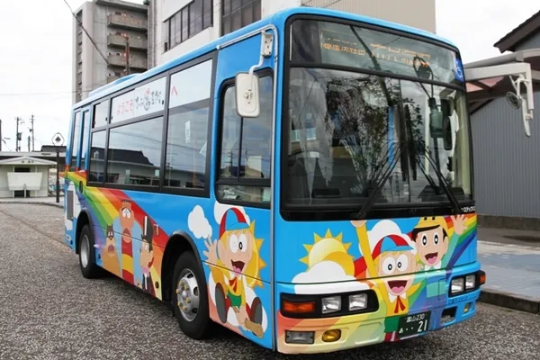 怪物くんラッピングバス！観光に便利な市街地周遊バス-0