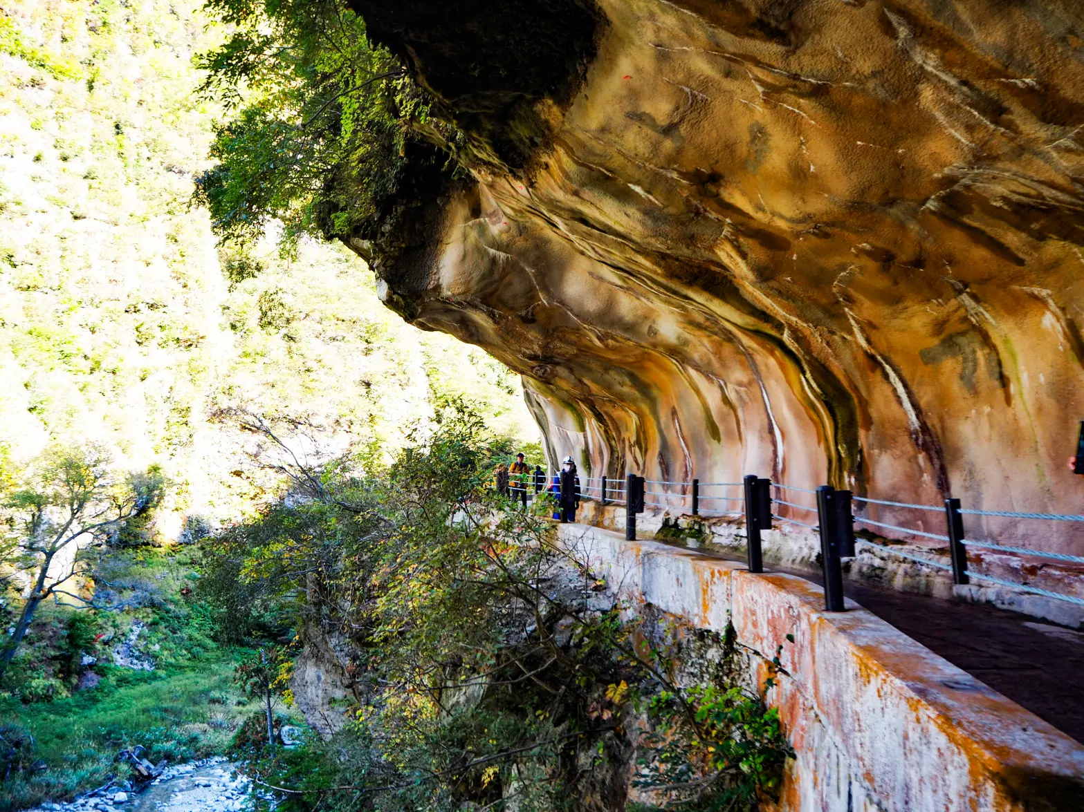 สถานที่ท่องเที่ยวแนะนำที่ 2 : หินกินคน-1