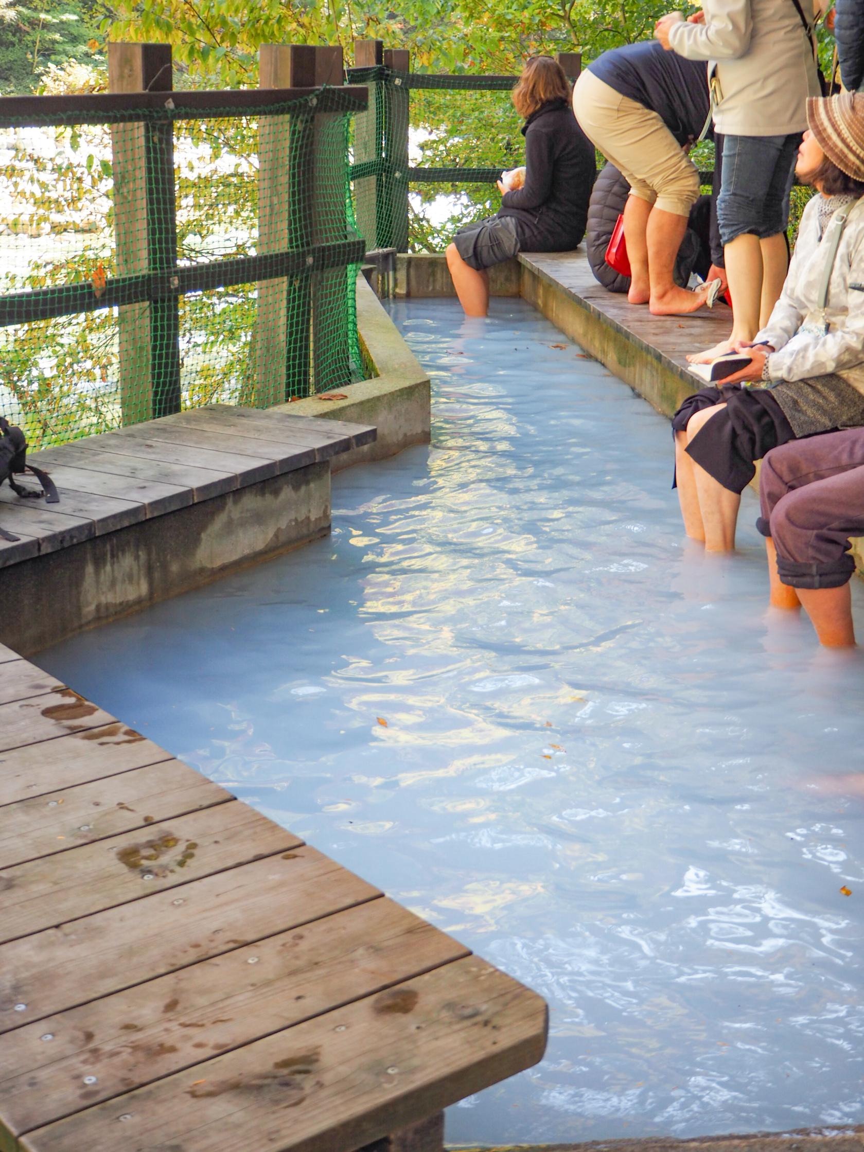 [Recommended Spot ③] Riverside observation deck and foot bath-1