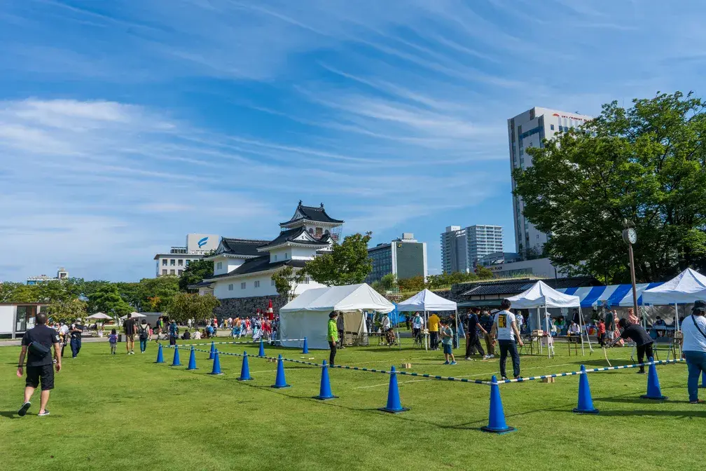 富山城址公園では各種イベントも開催-0