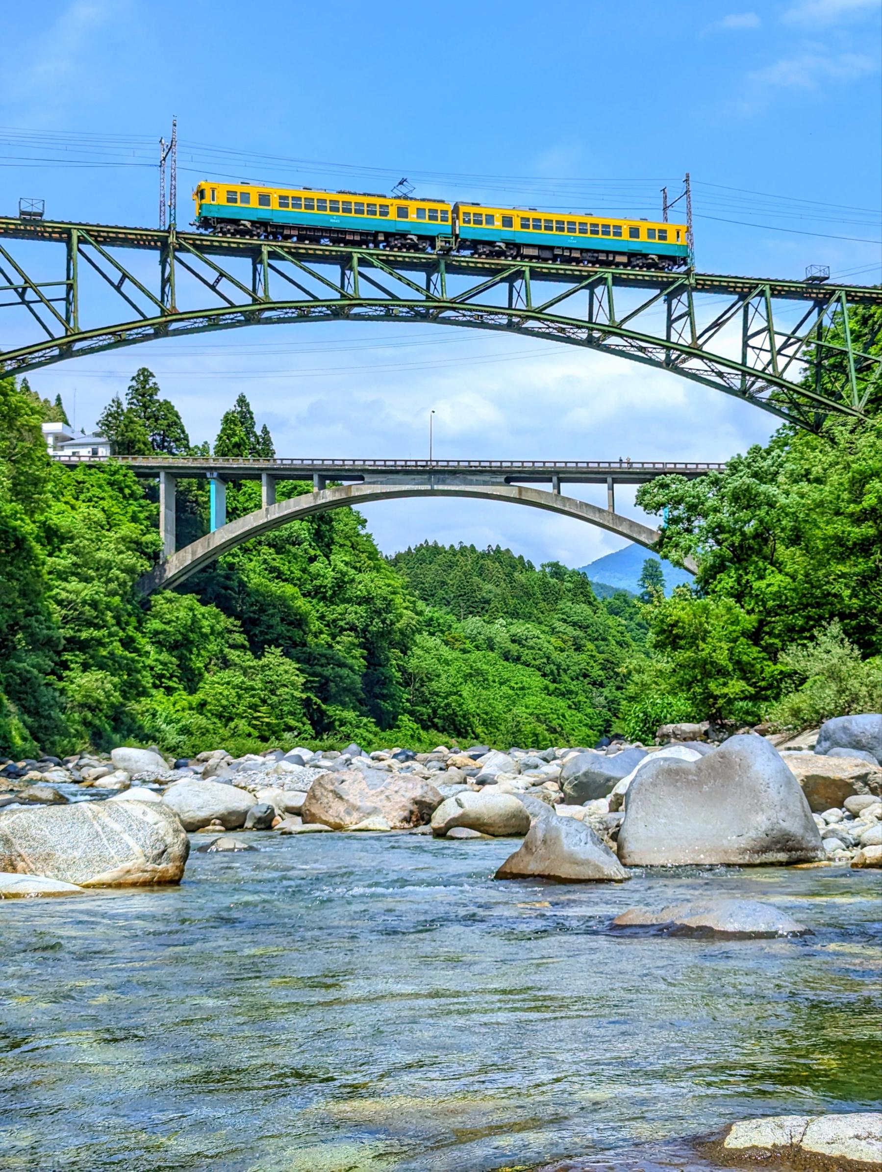 立山町　雪解け水と登山鉄道-0