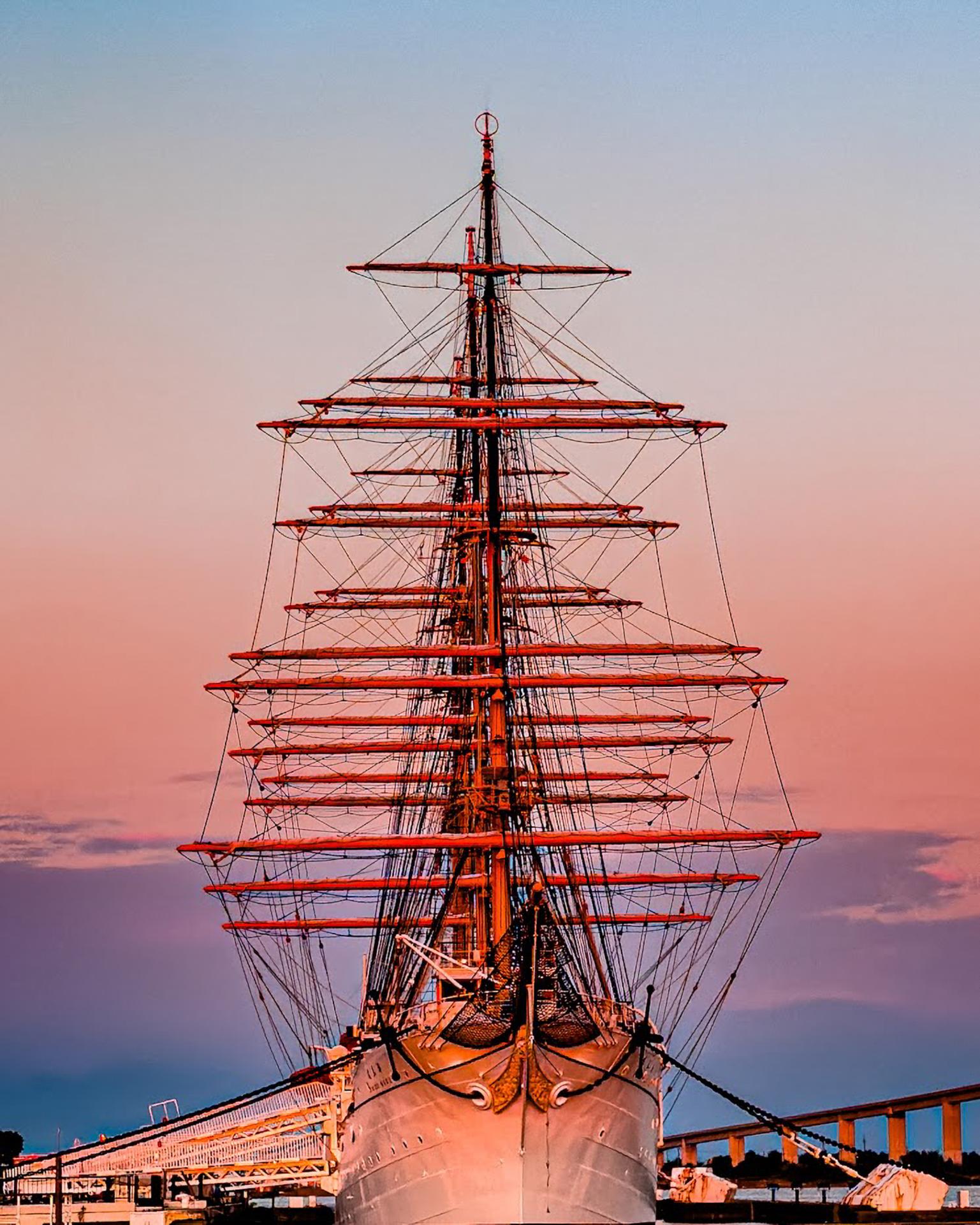 海王丸パーク「夕暮れにたたずむ貴婦人」-0