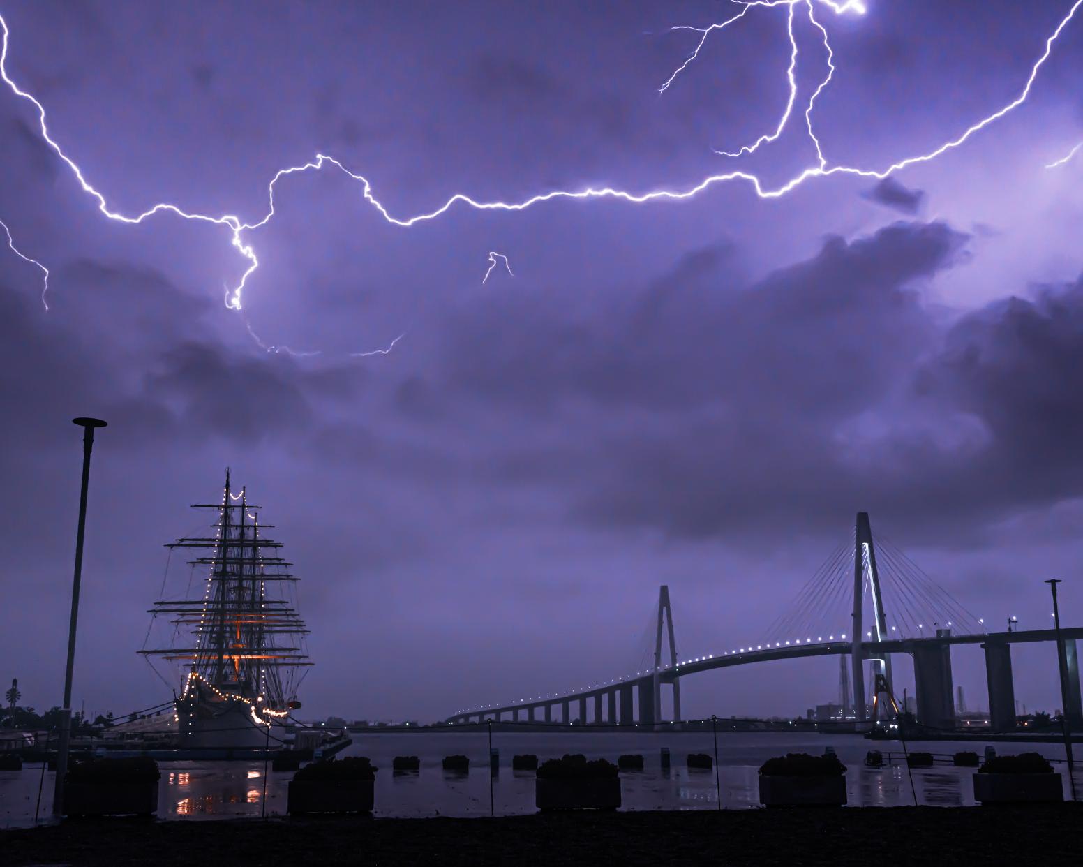 海王丸パーク「雷鳴と海王丸」-0