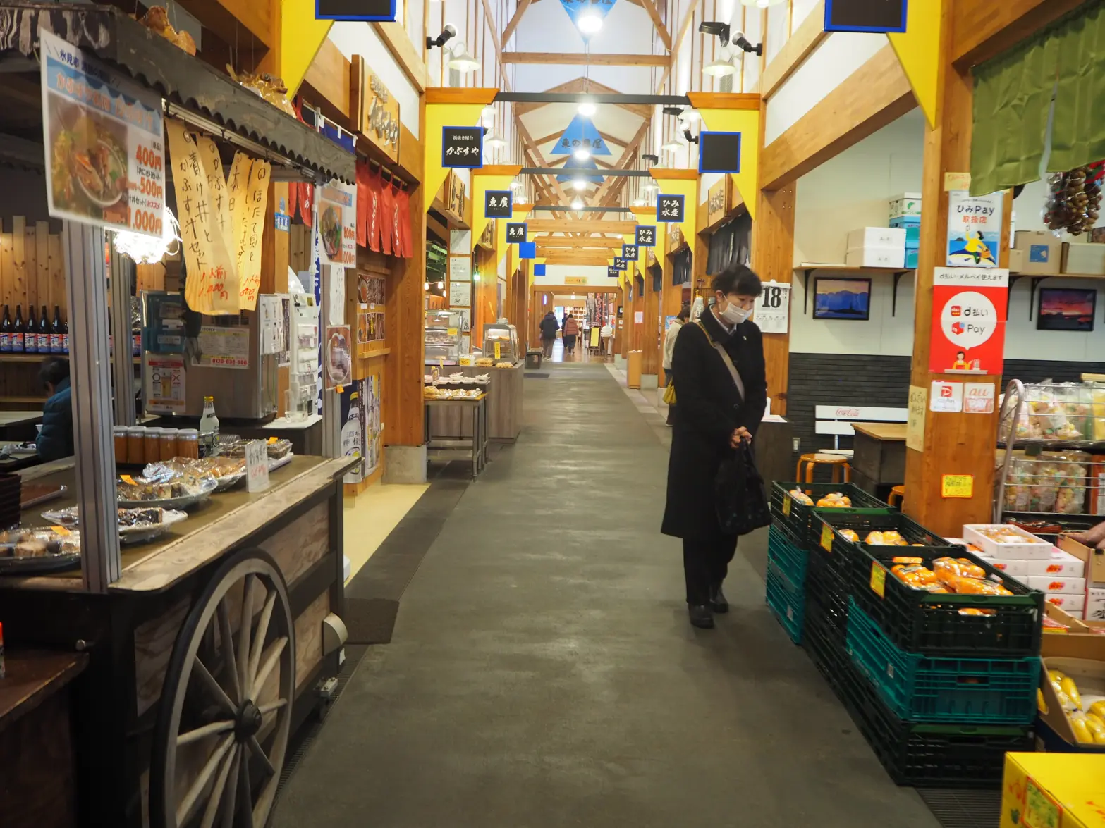 Enjoy Fish Shipped Directly from Toyama! Himi Banya-gai, the Harbor Market of Himi Fishing Port, Where You Can Enjoy Everything from Souvenirs to Hot Springs!-1