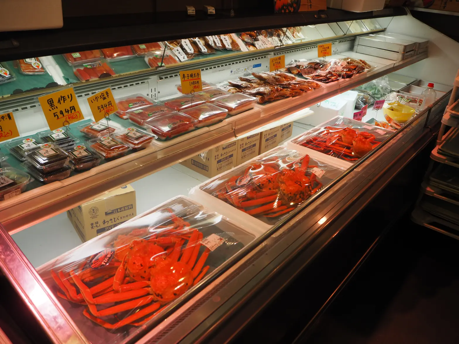 Enjoy Fish Shipped Directly from Toyama! Himi Banya-gai, the Harbor Market of Himi Fishing Port, Where You Can Enjoy Everything from Souvenirs to Hot Springs!-2