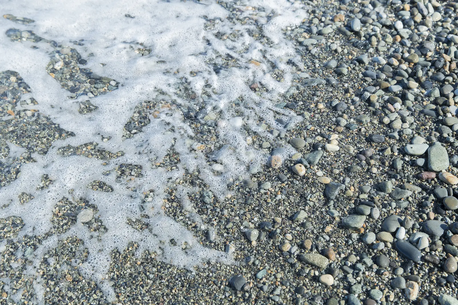 ヒスイ海岸は、「ヒスイテラス」のすぐ裏に広がっている-6