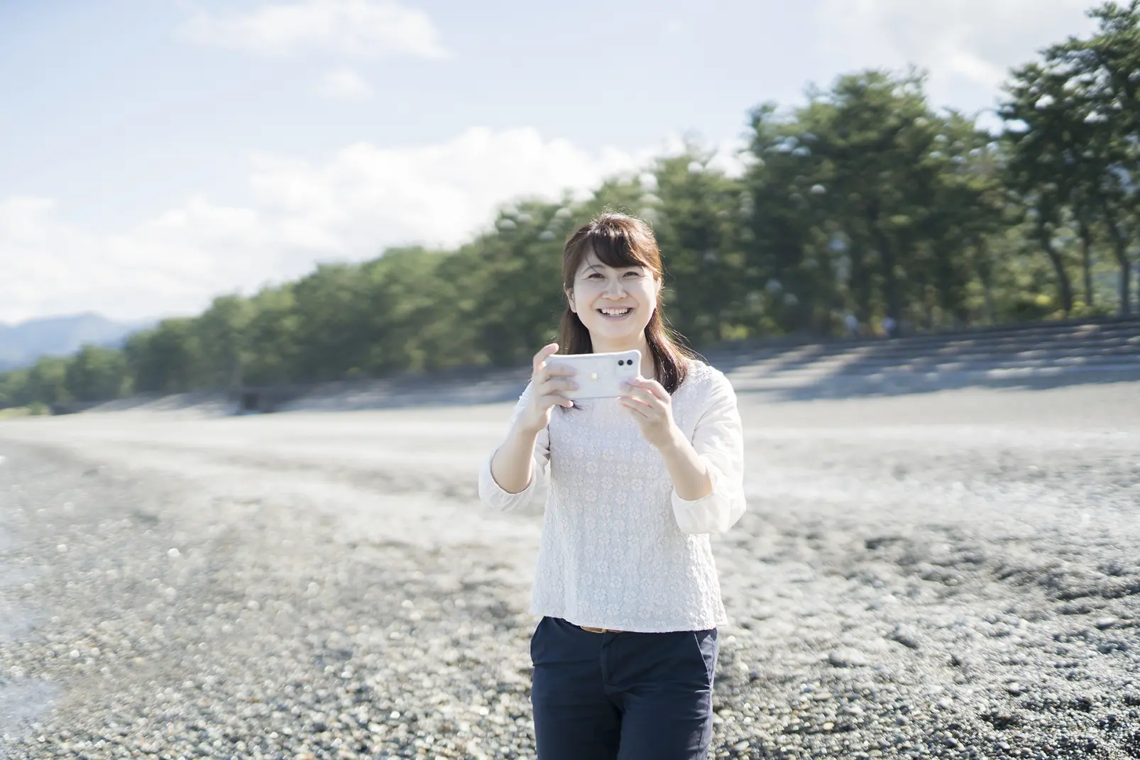 名人と一緒に、ヒスイ探しをスタート-4