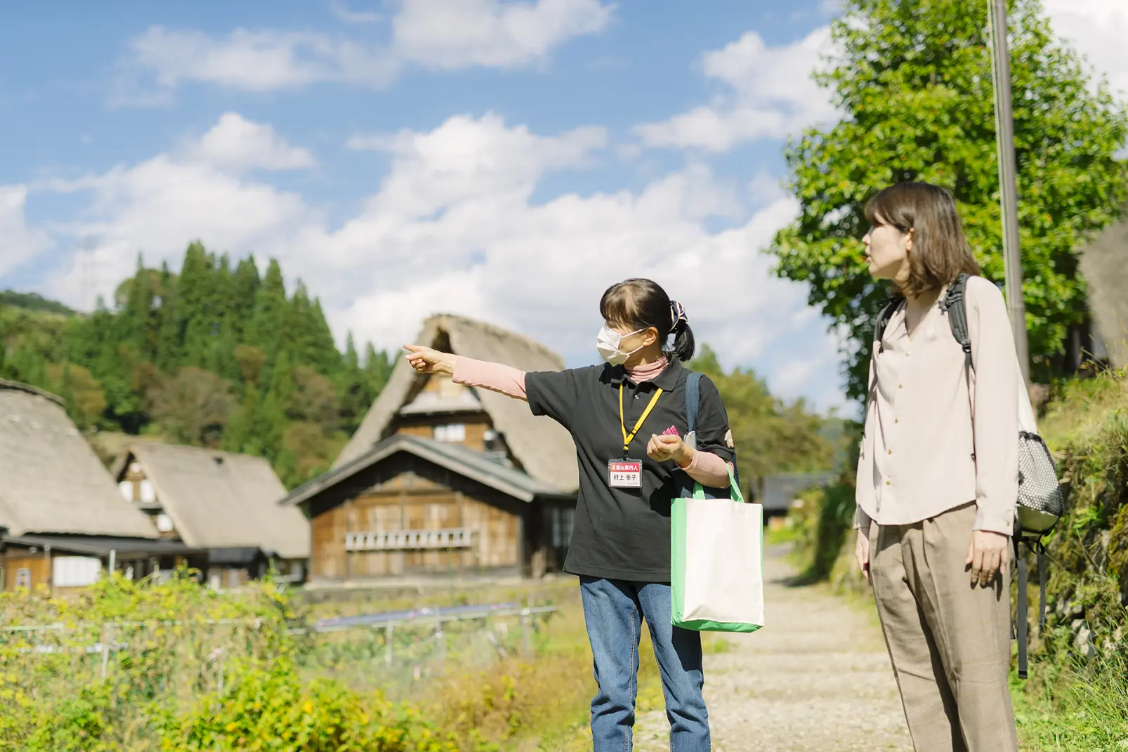 相倉合掌造り集落を、「五箇山案内人」のガイドで歩く-1