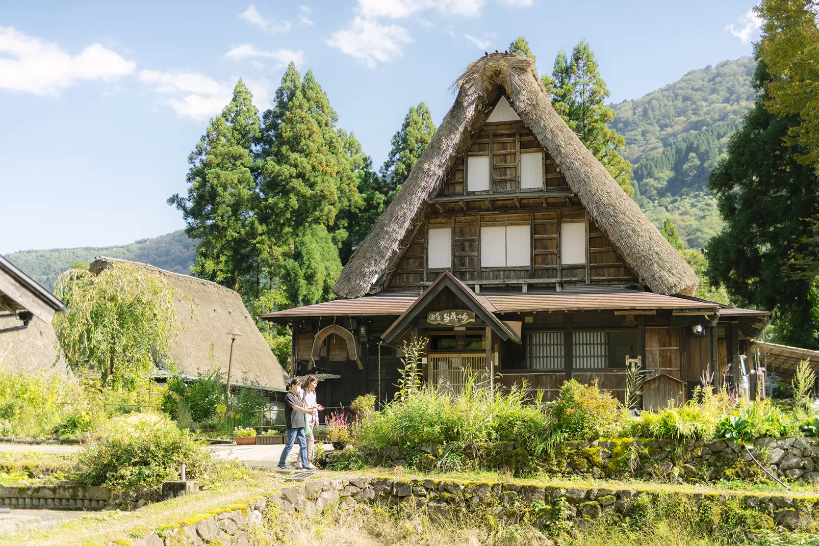 相倉合掌造り集落を、「五箇山案内人」のガイドで歩く-2