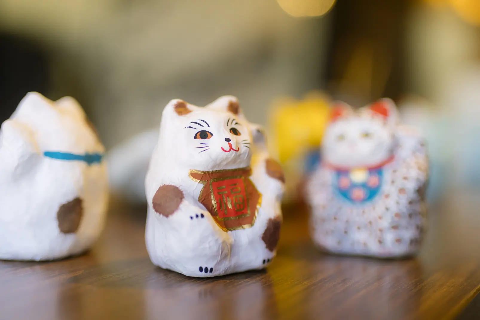 五箇山和紙で作られた紙塑人形に、絵付けする-6