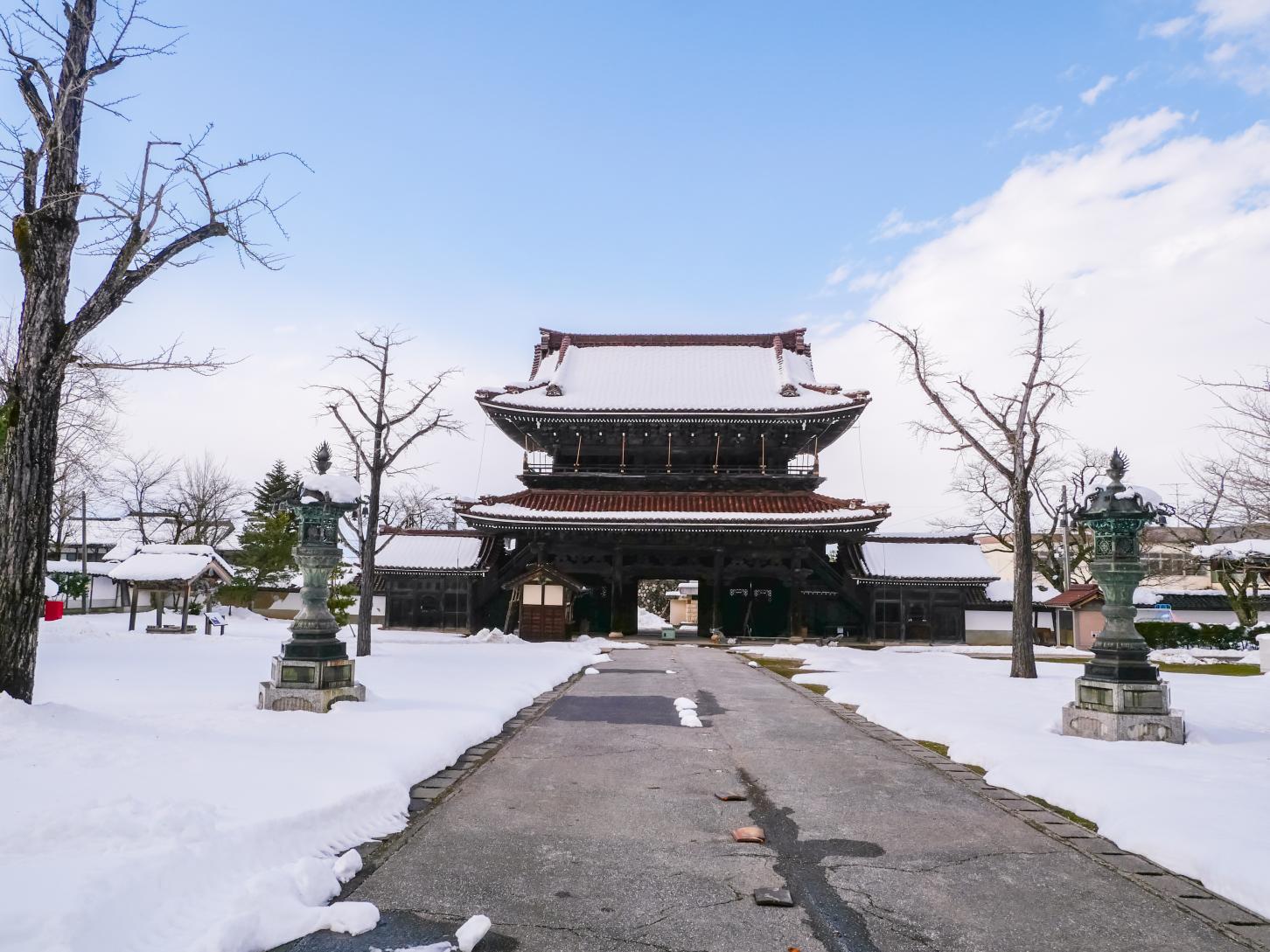 Touring “Inami,” the Town of Wood Carving | Stories | The Official ...