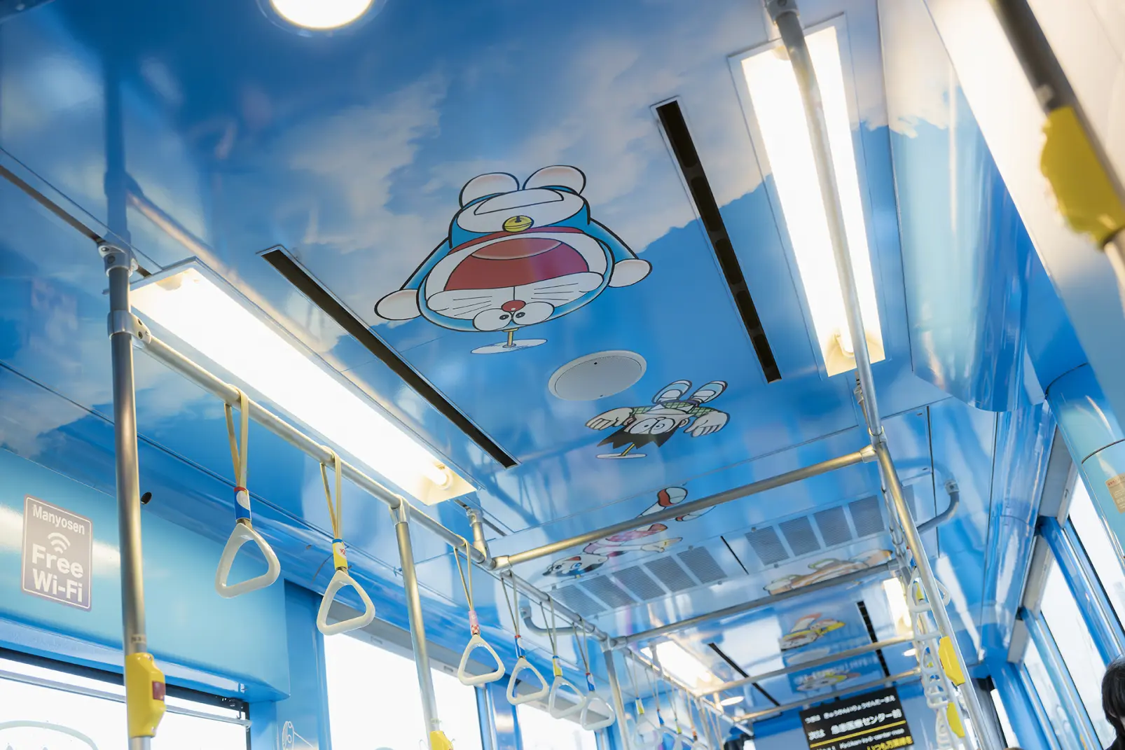 万葉線の「ドラえもんトラム」に乗車-4