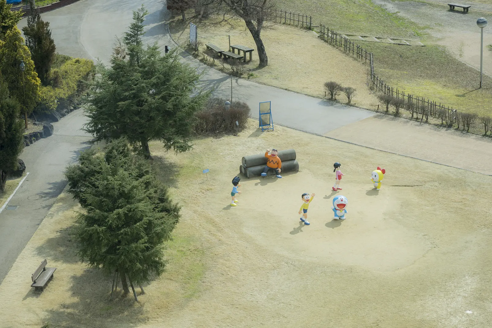 まんがに繰り返し描かれた「ドラえもんの空き地」を再現-1