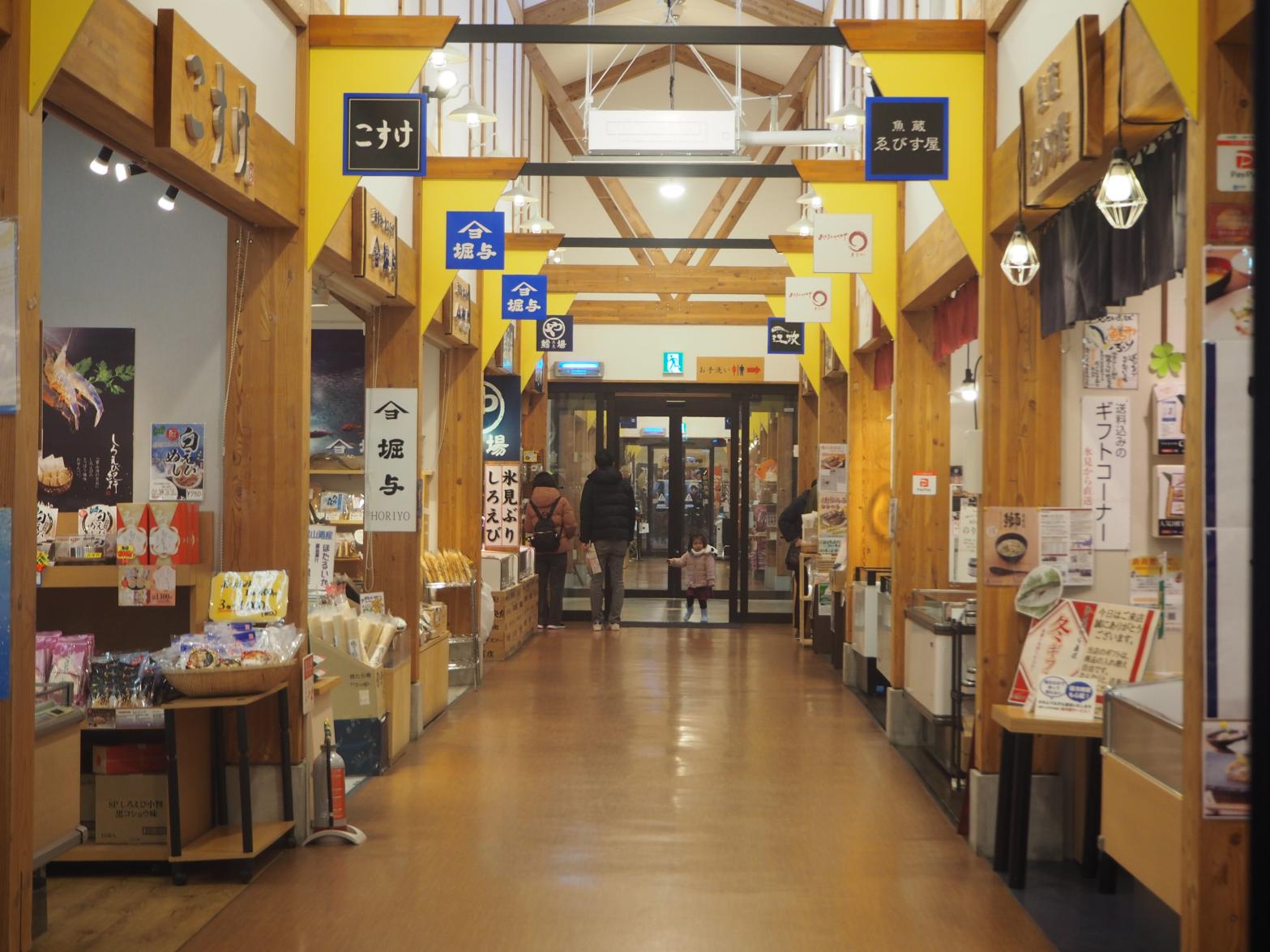 Himi Banya-gai Harbour Market, the Best Place to Buy Souvenirs in Himi!-2